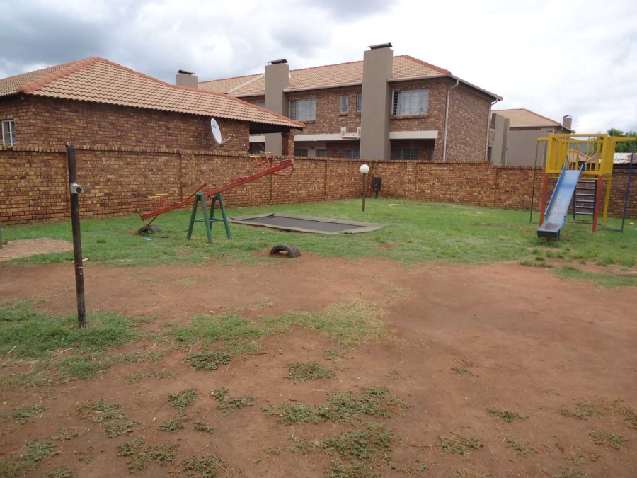 2 Bedroom Property for Sale in Andeon Gauteng