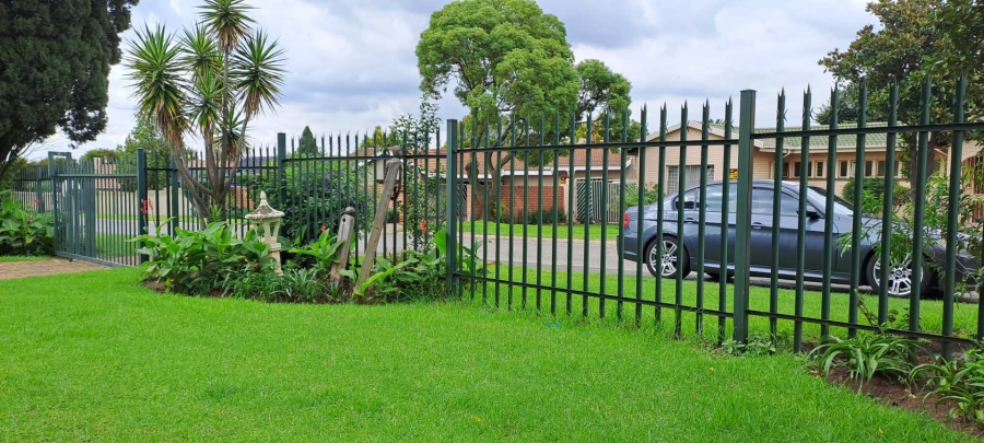 3 Bedroom Property for Sale in Brackendowns Gauteng