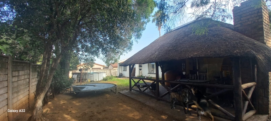 3 Bedroom Property for Sale in Brackendowns Gauteng