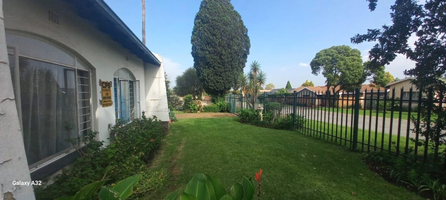 3 Bedroom Property for Sale in Brackendowns Gauteng