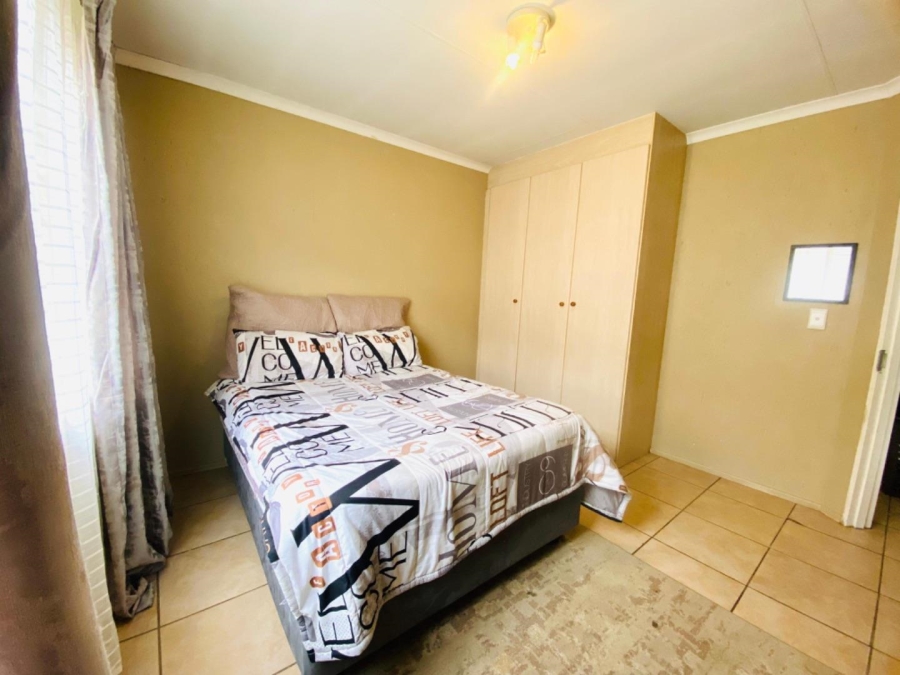 2 Bedroom Property for Sale in Klippoortje Gauteng