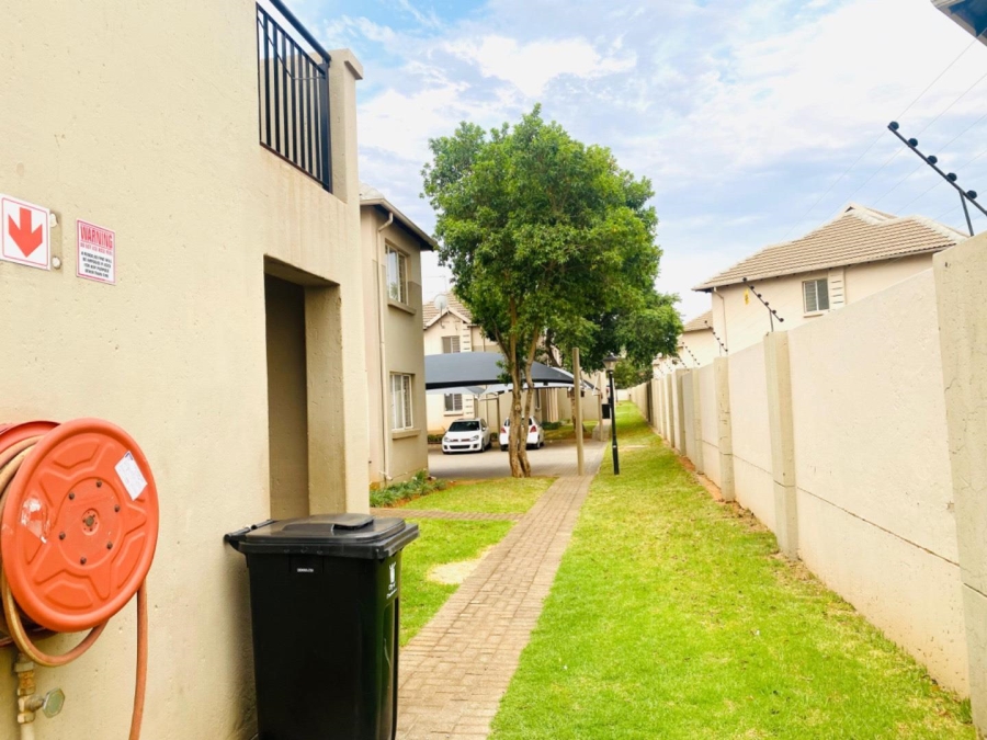 2 Bedroom Property for Sale in Klippoortje Gauteng