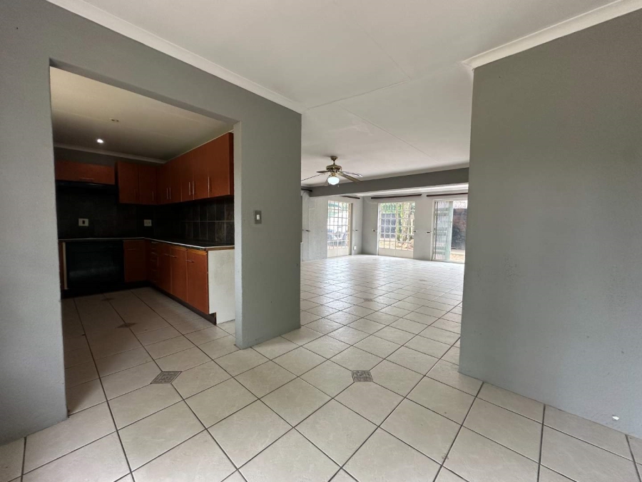 4 Bedroom Property for Sale in Bloubosrand Gauteng