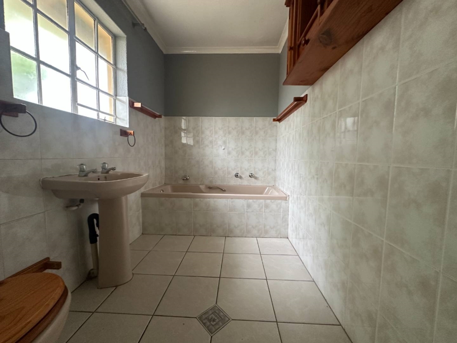 4 Bedroom Property for Sale in Bloubosrand Gauteng