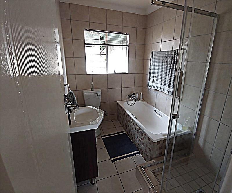 3 Bedroom Property for Sale in Erasmuskloof Gauteng