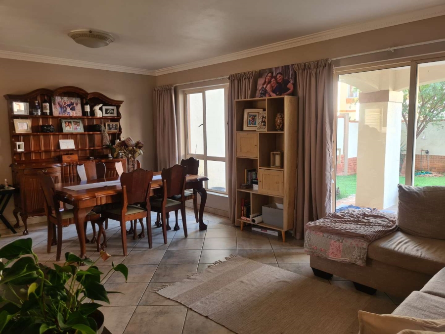 To Let 2 Bedroom Property for Rent in Faerie Glen Gauteng