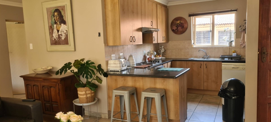 To Let 2 Bedroom Property for Rent in Faerie Glen Gauteng