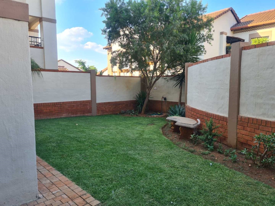 To Let 2 Bedroom Property for Rent in Faerie Glen Gauteng