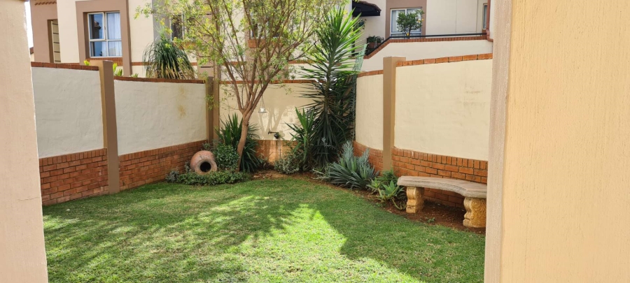 To Let 2 Bedroom Property for Rent in Faerie Glen Gauteng