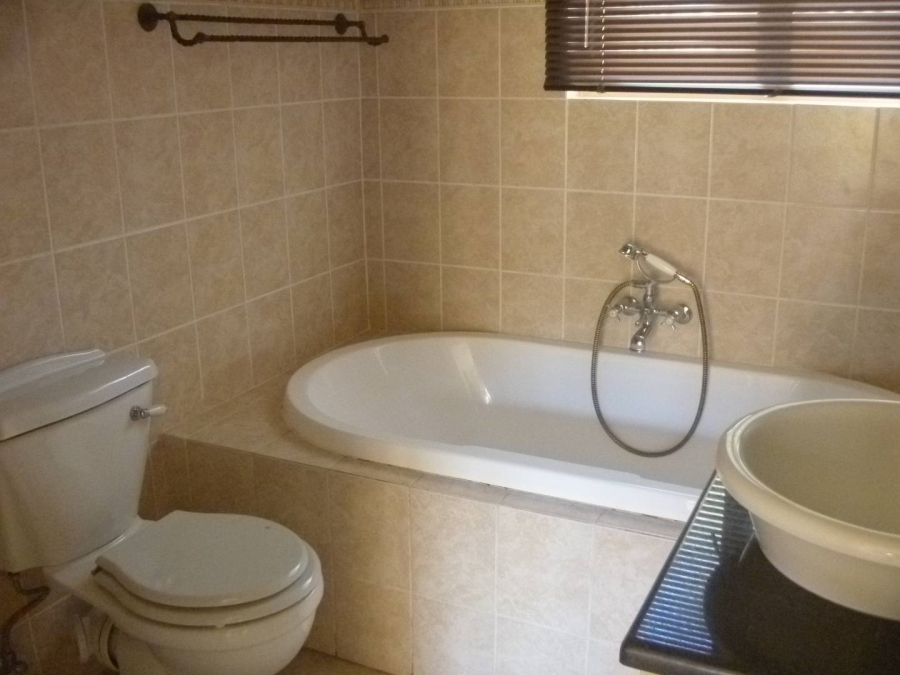 To Let 2 Bedroom Property for Rent in Faerie Glen Gauteng