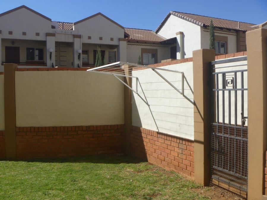 To Let 2 Bedroom Property for Rent in Faerie Glen Gauteng