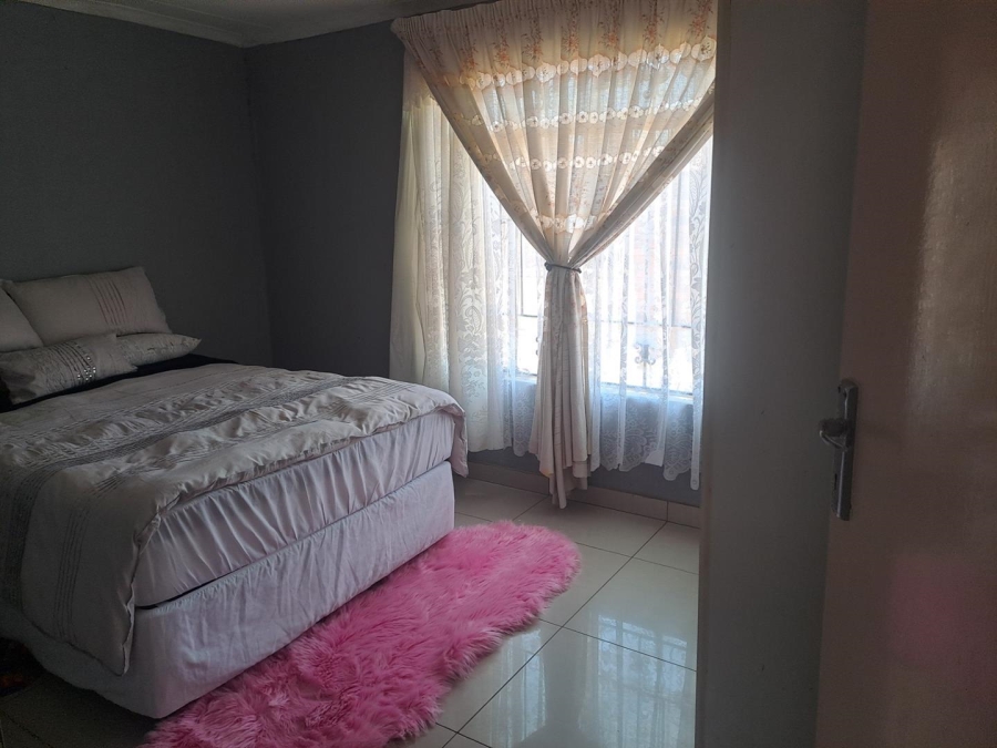 2 Bedroom Property for Sale in Palm Springs Gauteng