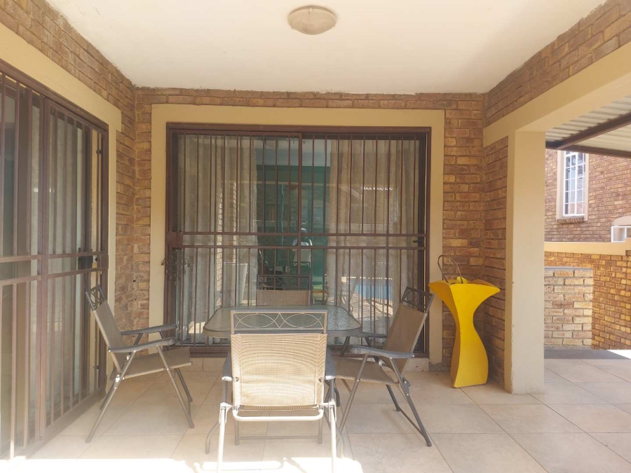 4 Bedroom Property for Sale in Honeydew Grove Gauteng