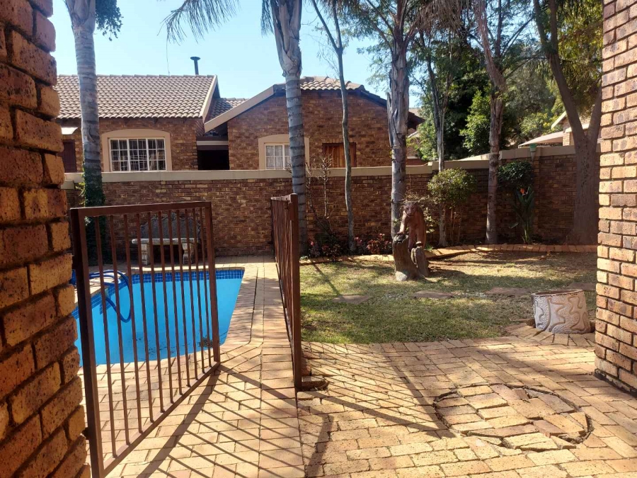 4 Bedroom Property for Sale in Honeydew Grove Gauteng