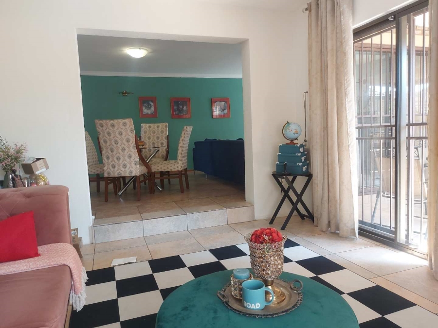 4 Bedroom Property for Sale in Honeydew Grove Gauteng