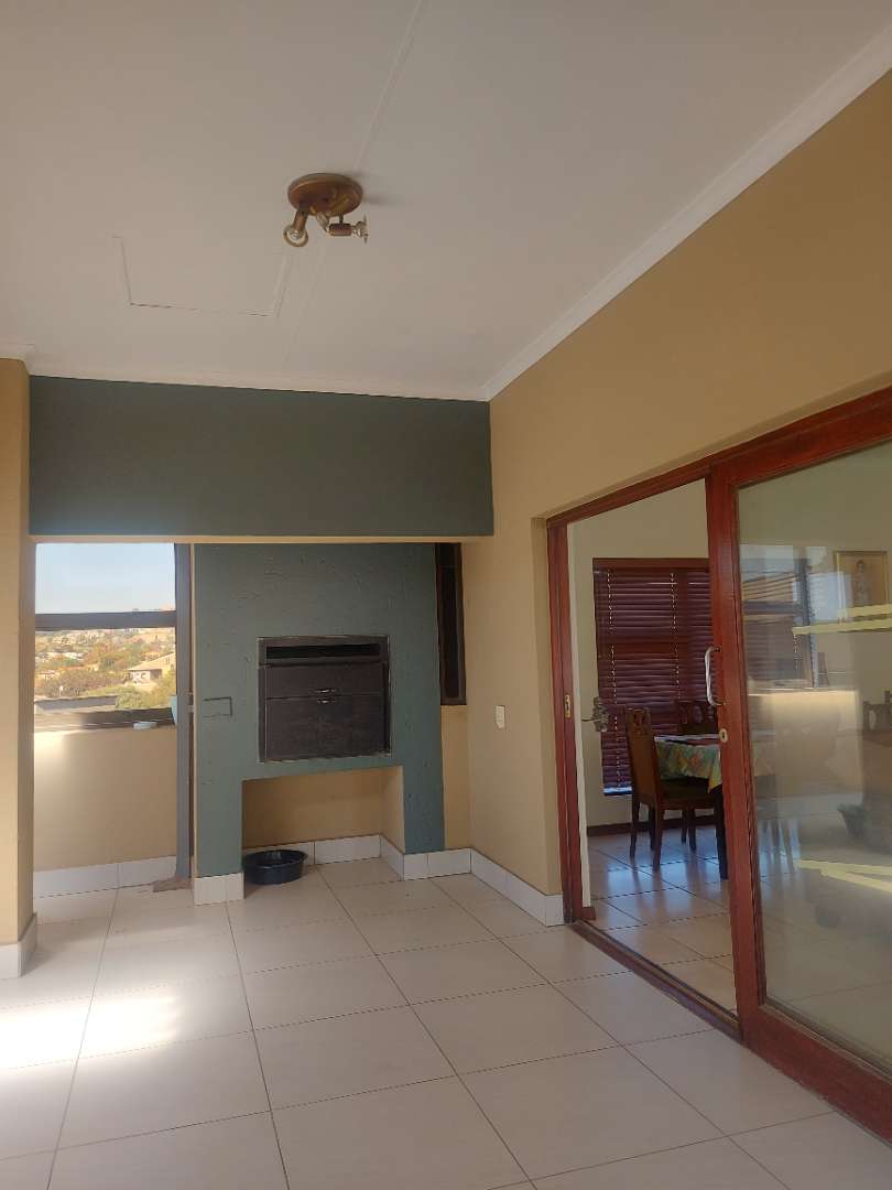 3 Bedroom Property for Sale in Sugar Bush Estate Gauteng