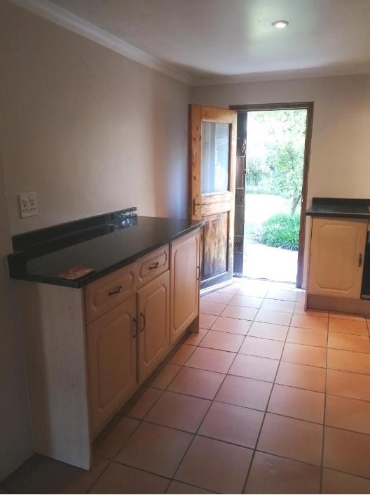 To Let 1 Bedroom Property for Rent in Waverley Gauteng