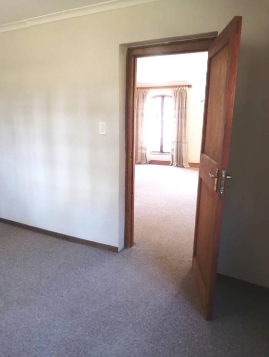 To Let 1 Bedroom Property for Rent in Waverley Gauteng