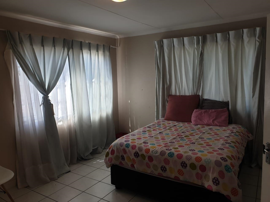 To Let 2 Bedroom Property for Rent in Orange Grove Gauteng