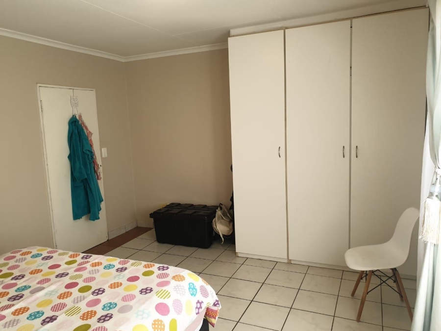 To Let 2 Bedroom Property for Rent in Orange Grove Gauteng