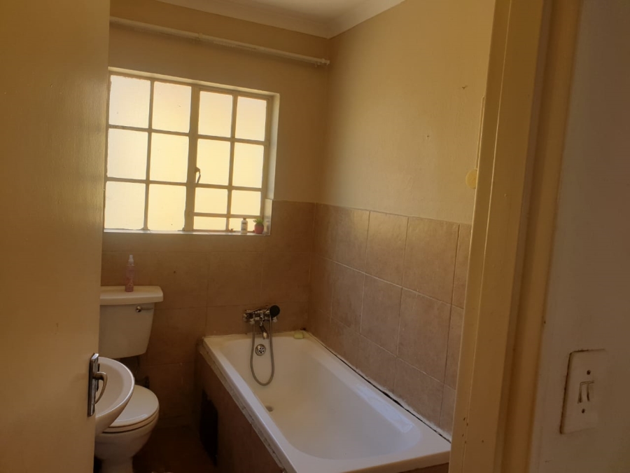 To Let 2 Bedroom Property for Rent in Orange Grove Gauteng