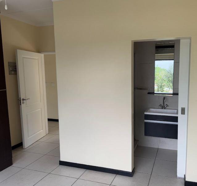 To Let 2 Bedroom Property for Rent in Douglasdale Gauteng