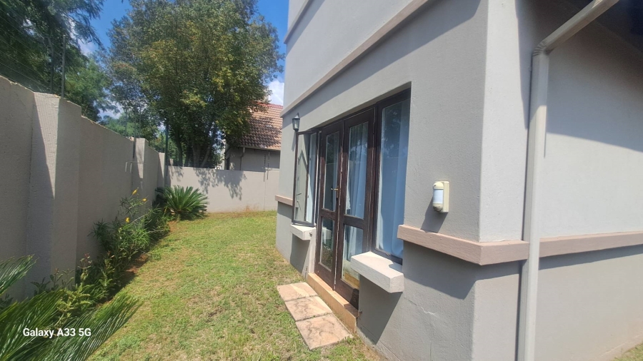 To Let 2 Bedroom Property for Rent in Barbeque Downs Gauteng