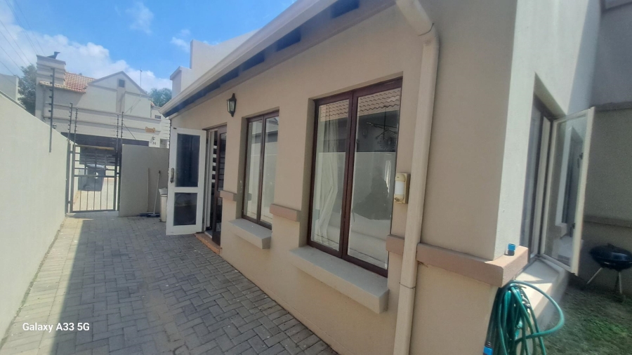 To Let 2 Bedroom Property for Rent in Barbeque Downs Gauteng