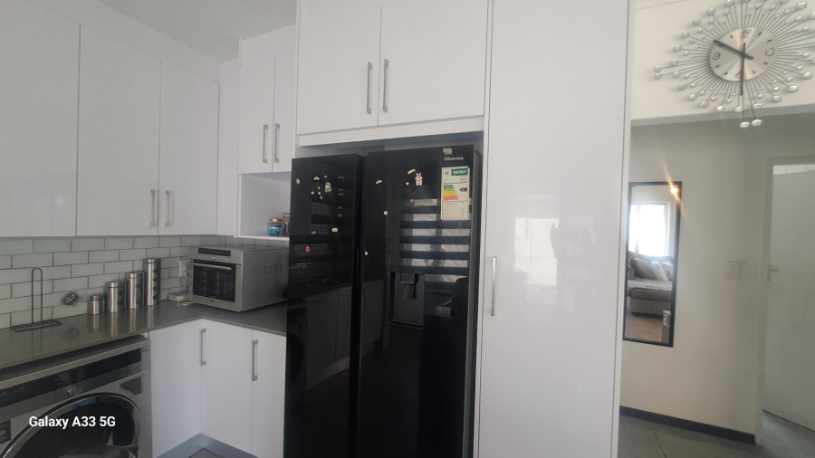 To Let 2 Bedroom Property for Rent in Barbeque Downs Gauteng