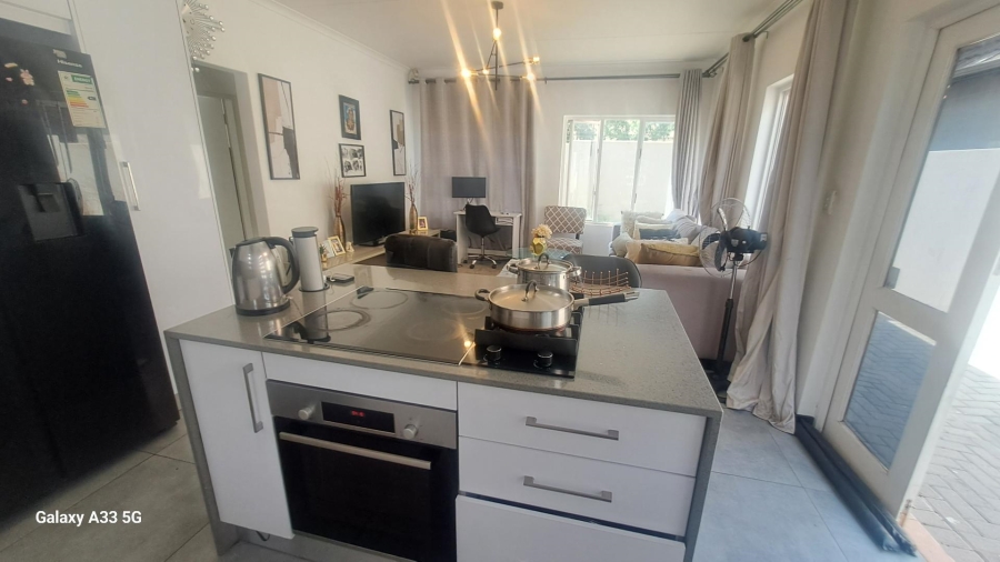 To Let 2 Bedroom Property for Rent in Barbeque Downs Gauteng