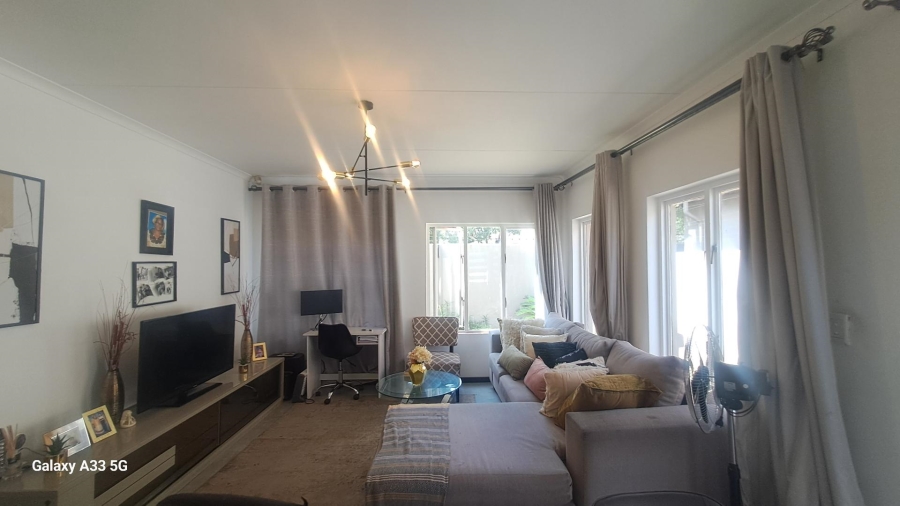 To Let 2 Bedroom Property for Rent in Barbeque Downs Gauteng