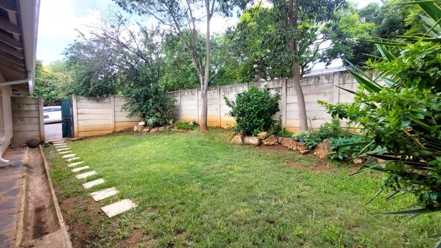 To Let 2 Bedroom Property for Rent in Craighall Park Gauteng