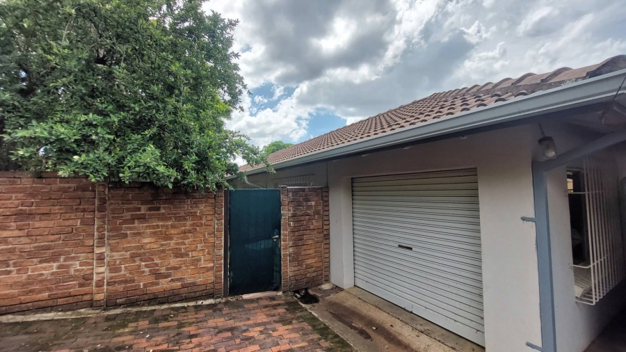 To Let 2 Bedroom Property for Rent in Craighall Park Gauteng