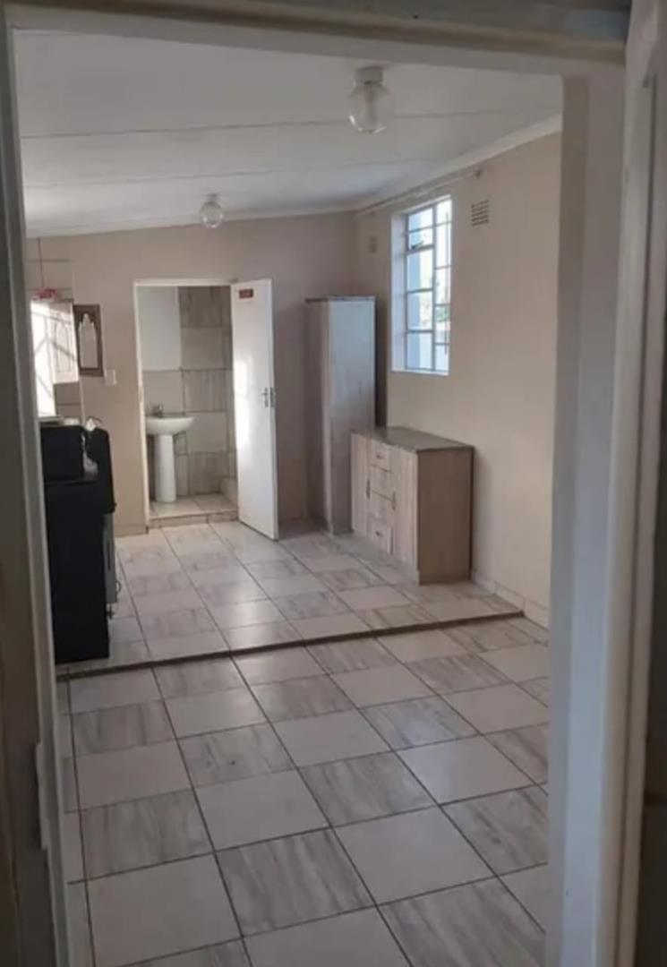 To Let 1 Bedroom Property for Rent in Discovery Gauteng