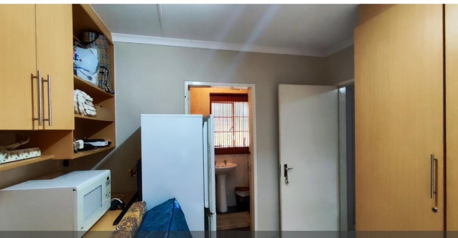 8 Bedroom Property for Sale in Van Riebeeck Park Gauteng