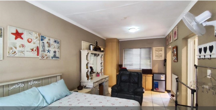 8 Bedroom Property for Sale in Van Riebeeck Park Gauteng