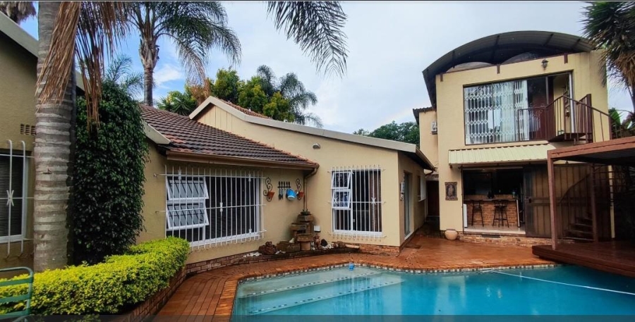 8 Bedroom Property for Sale in Van Riebeeck Park Gauteng