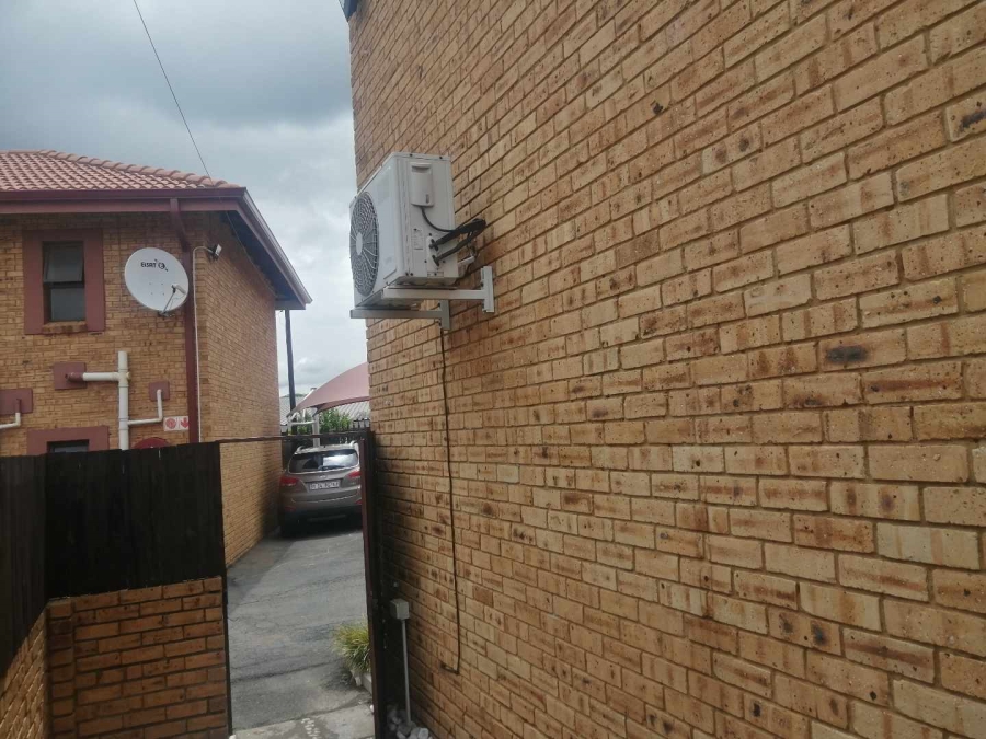 3 Bedroom Property for Sale in Brackendowns Gauteng