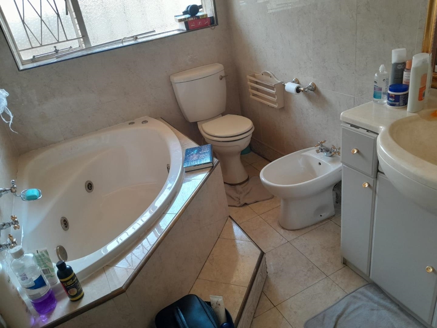 4 Bedroom Property for Sale in Florida Park Gauteng