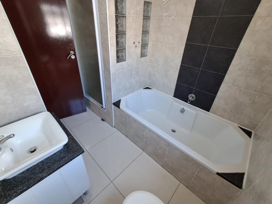 2 Bedroom Property for Sale in Bassonia Rock Gauteng