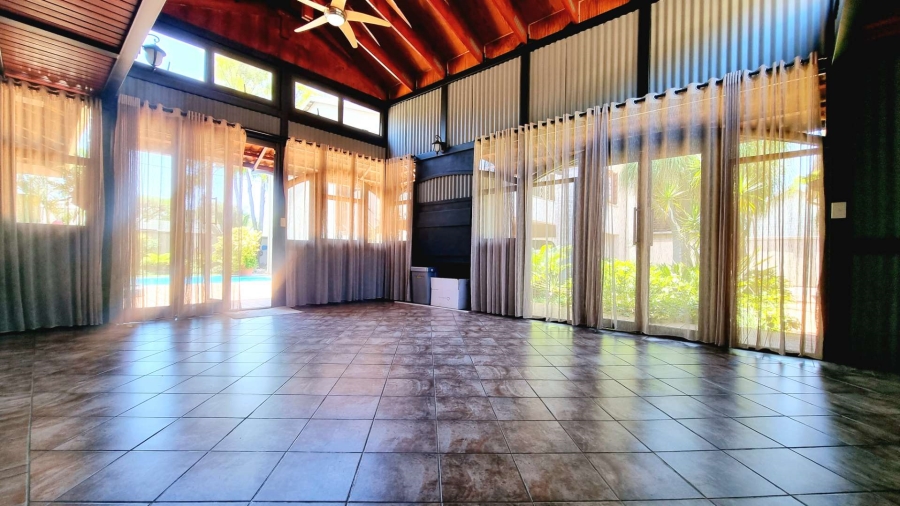 7 Bedroom Property for Sale in Sinoville Gauteng