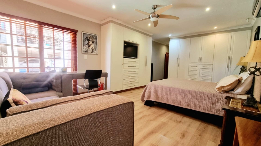 7 Bedroom Property for Sale in Sinoville Gauteng