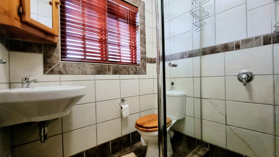 7 Bedroom Property for Sale in Sinoville Gauteng