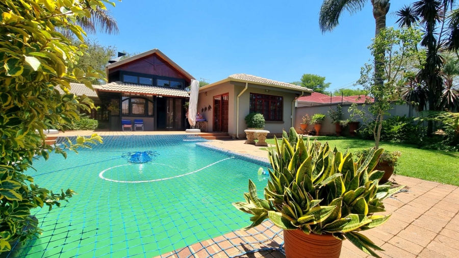 7 Bedroom Property for Sale in Sinoville Gauteng