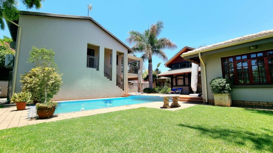 7 Bedroom Property for Sale in Sinoville Gauteng