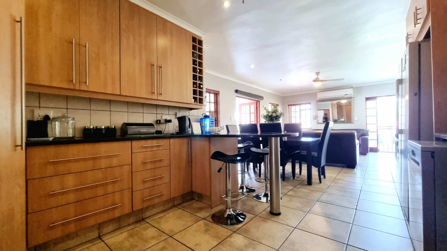 7 Bedroom Property for Sale in Sinoville Gauteng