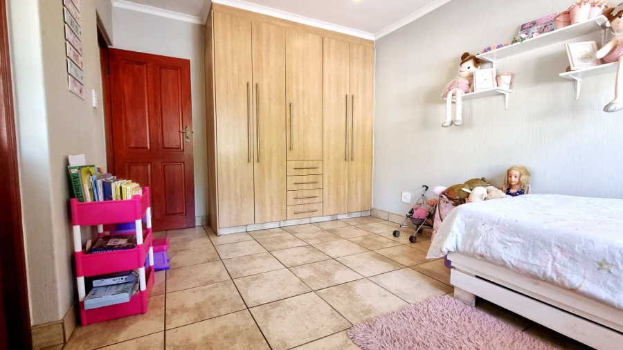 7 Bedroom Property for Sale in Sinoville Gauteng