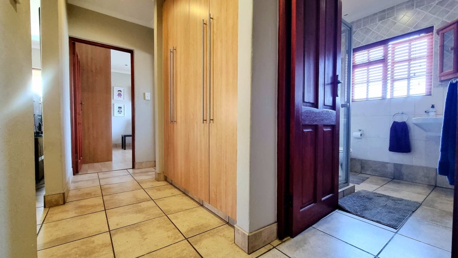 7 Bedroom Property for Sale in Sinoville Gauteng