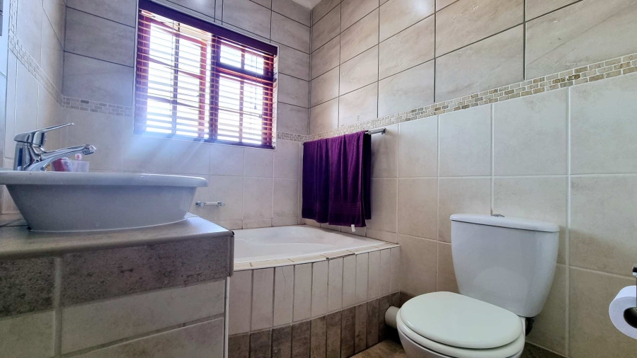 7 Bedroom Property for Sale in Sinoville Gauteng