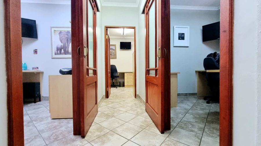 7 Bedroom Property for Sale in Sinoville Gauteng